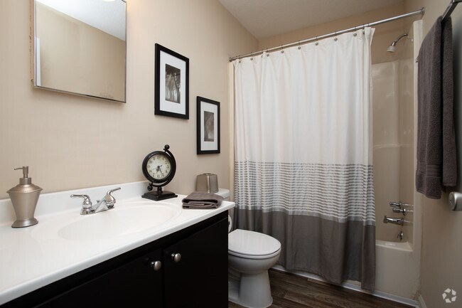 2BR, 1.5BA - 1000SF - Georgia Green Apartments