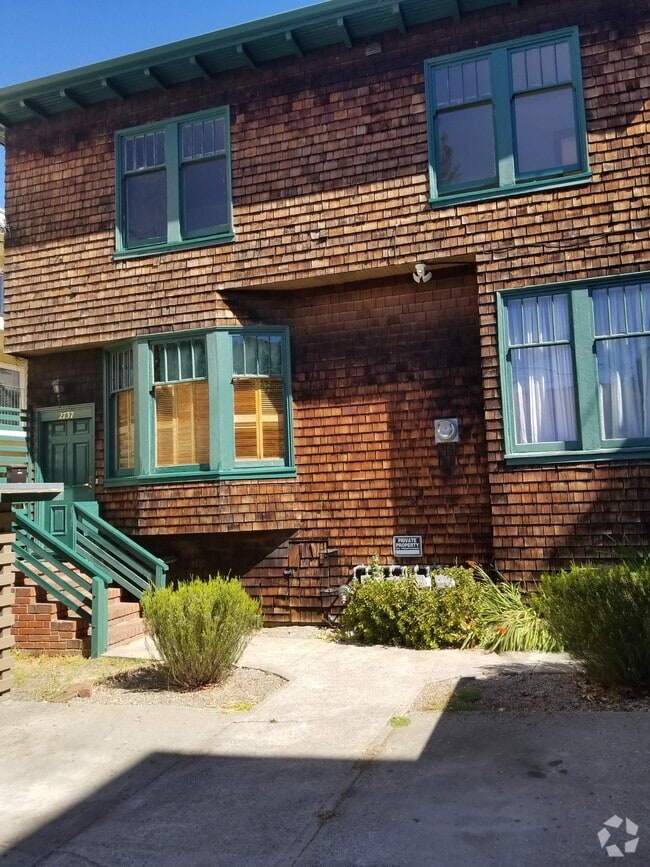 Building Photo - 2737 Dwight Way Unit #37A Rental