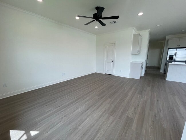 Photo - Luxurious NEW CONSTRUCTION 4/4.5 Home Near Baylor Campus!