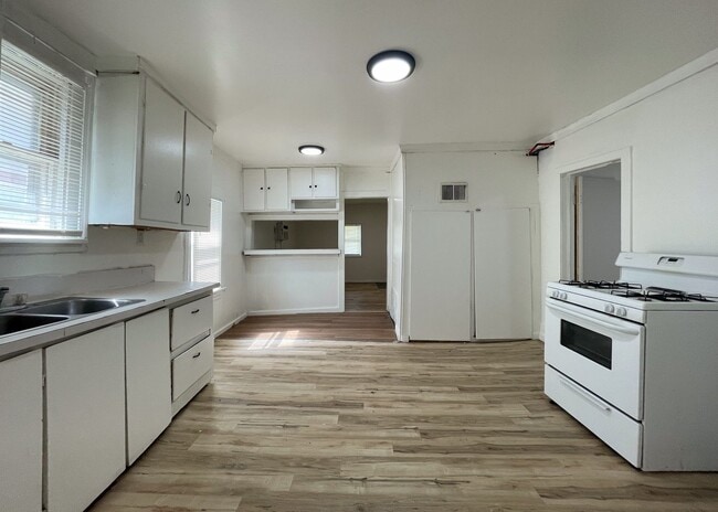Photo - Spacious 2-Bed 1-Bath House