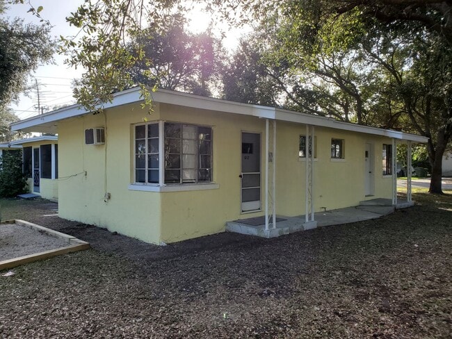 Building Photo - Cute Studio Duplex in Downtown Sarasota Av... Rental