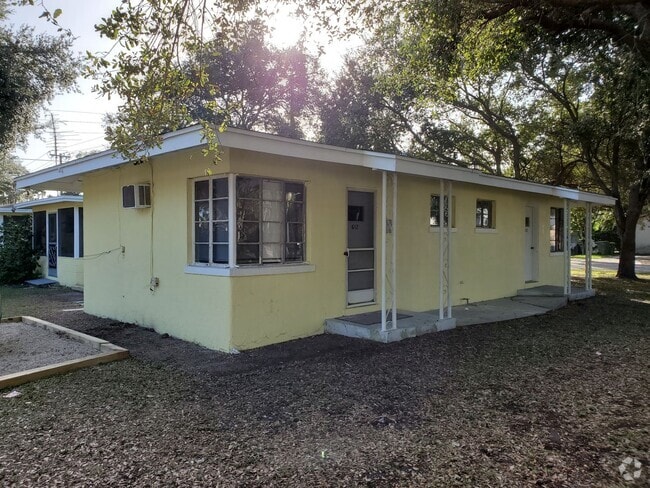 Building Photo - Cute Studio Duplex in Downtown Sarasota Av... Rental