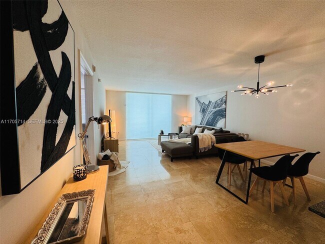 Building Photo - 1200 Brickell Bay Dr Unit 3220