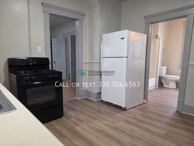 Photo - 149 Rhodes Ave Unit Downstairs