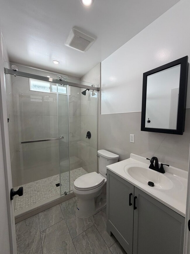 Photo - Butler Unidad 15327 S Butler Ave