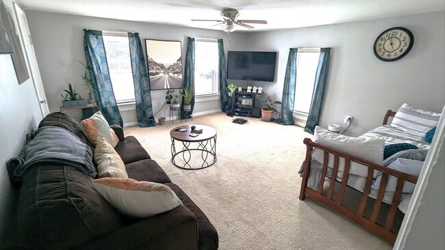 1929 2nd St Unit Upper 2 Bed