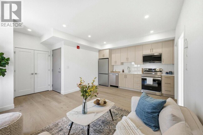 Photo - 184 Woodroffe Ave Unité 6