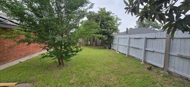 Photo - 1419 Twining Oaks Ln