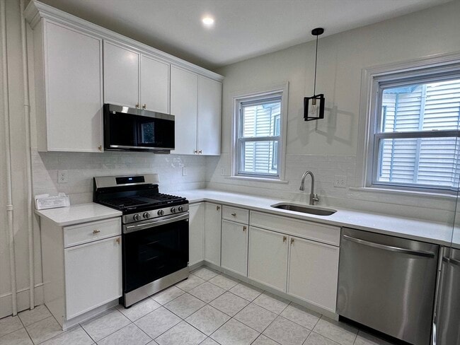 Building Photo - 23 Tower St Unit 1