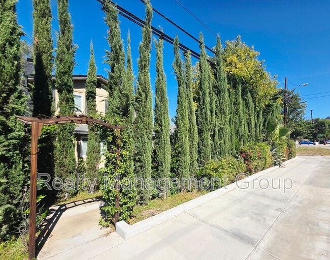 Building Photo - 13512 Julian Ave