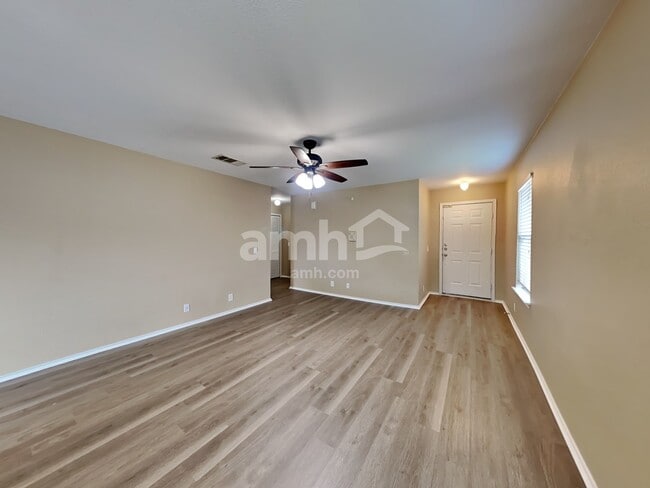 Photo - 255 Challenger