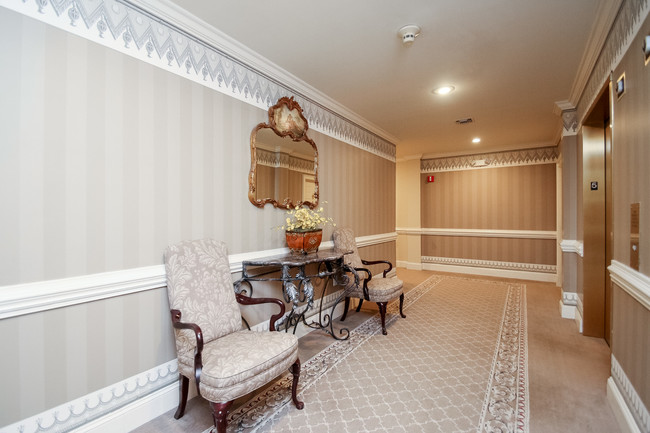 Photo - Queens at Granville Apartments