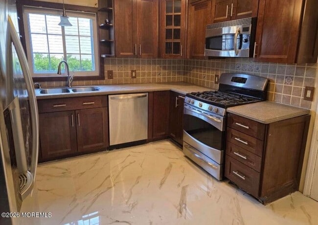 Photo - 327 Roosevelt Ave