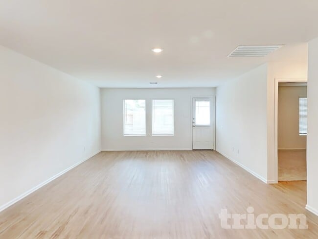 Photo - 3214 Holly Stokes Wy