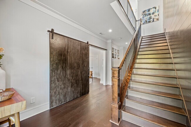 Photo - 2528 Appleden Pl