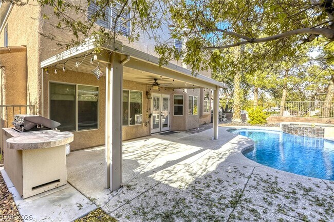 Photo - 756 Ezzat St