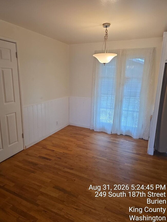 Photo - 249 S 187th St