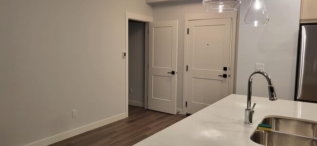 Photo - 2 Bed 2 Bath Unit in Calgary, AB Unit 407