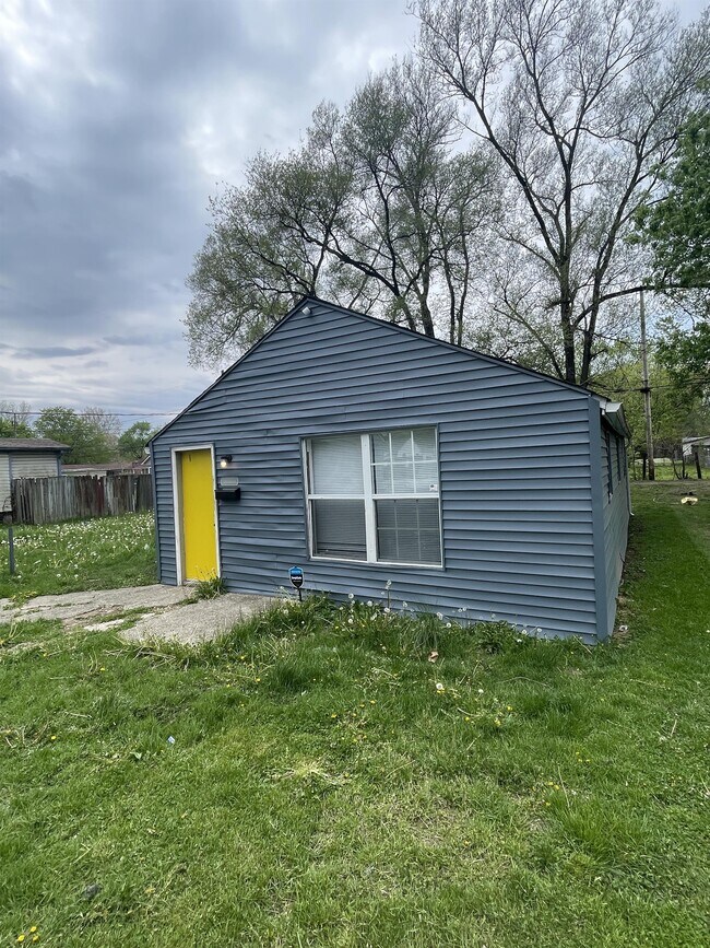 Photo - 2912 Collier St