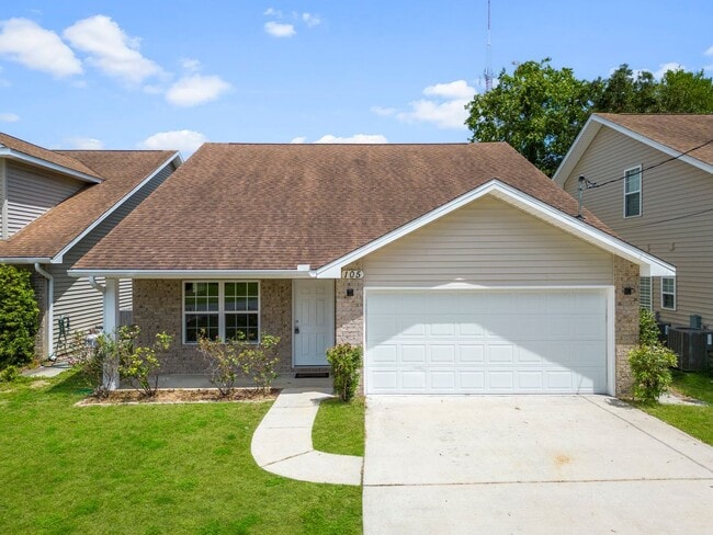 Building Photo - Fantastic 5 Bedroom in Fort Walton Beach!