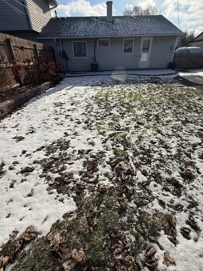 Photo - 9060 S Main St