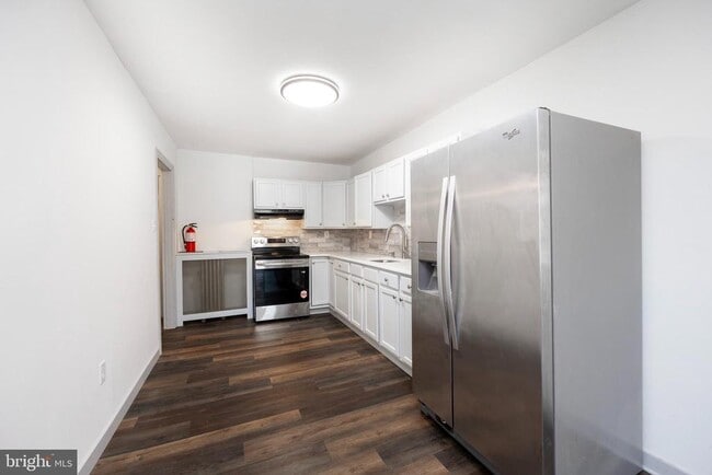 Building Photo - 58 E 4th St Unit 2