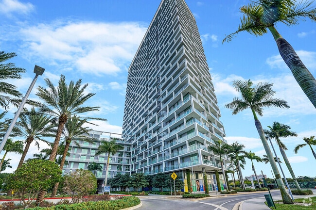 Building Photo - 2000 Metropica Wy Unit 604 Rental