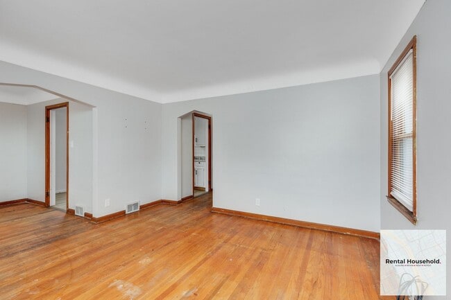 Photo - ~ 3 BEDROOM 1 BATH BUNGALOW SECURTIY DEPOSIT SPECIAL ~$500