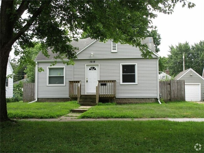 Building Photo - 2 bedroom, 1 bath house