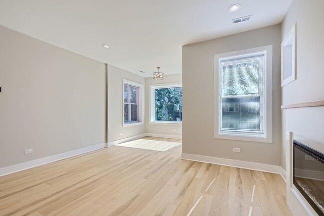 Photo - 4908 N Rockwell St