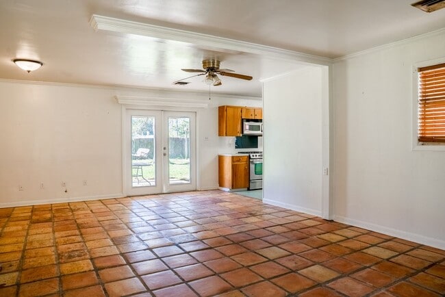 Photo - 213 Birch Dr