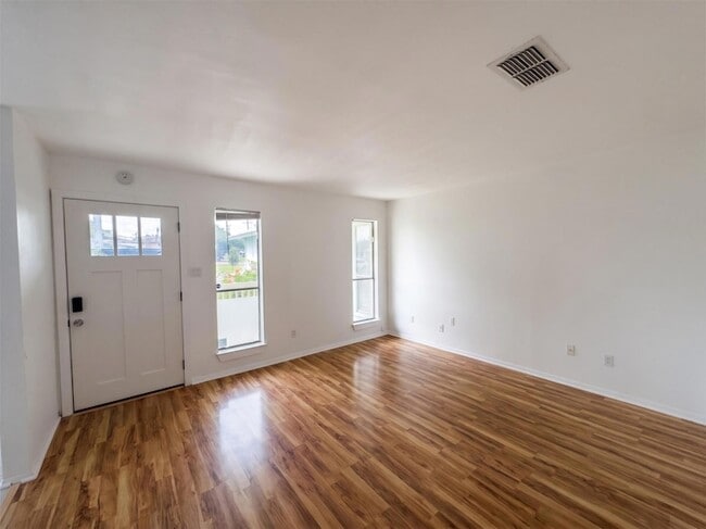 Photo - 2017 Greenbrook Pkwy Unit A