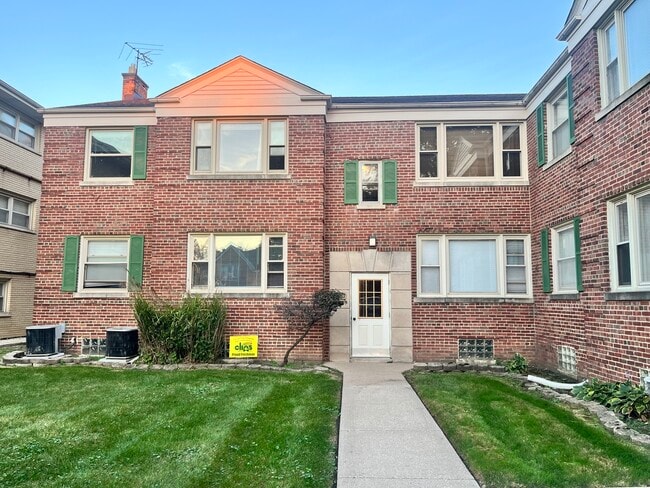 Building Photo - 10529 S Artesian Ave Unit 2N