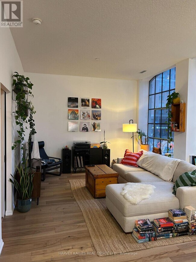 Photo - 832 Bay St. Unité 207