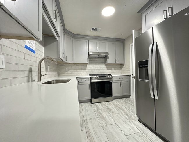 Photo - 572-574 Wedgewood Dr. Unit 572