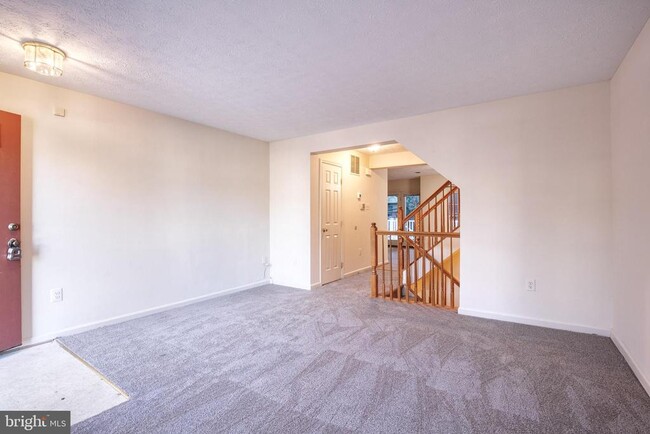 Photo - 5 Weyanoke Ct