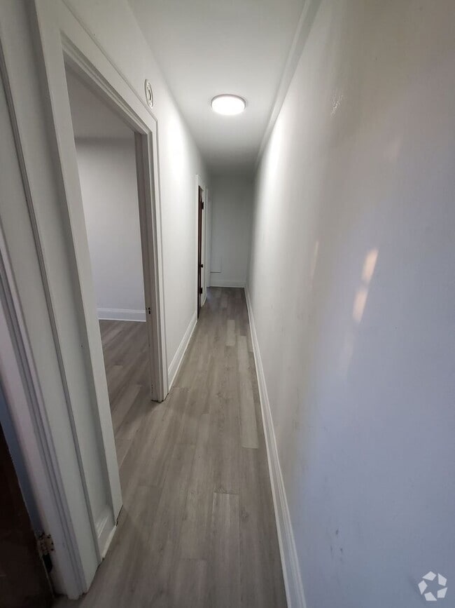 Building Photo - 614 6th St Rental