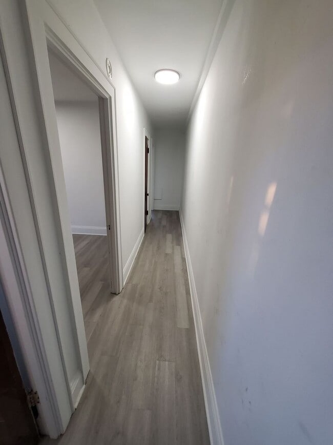 Building Photo - 614 6th St Rental
