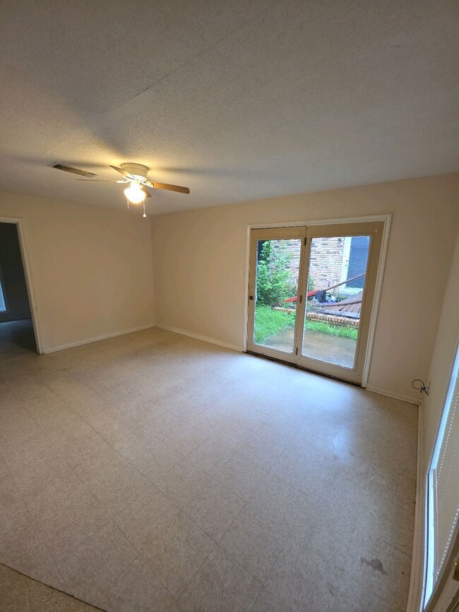 Photo - 3100 Courtney Ave