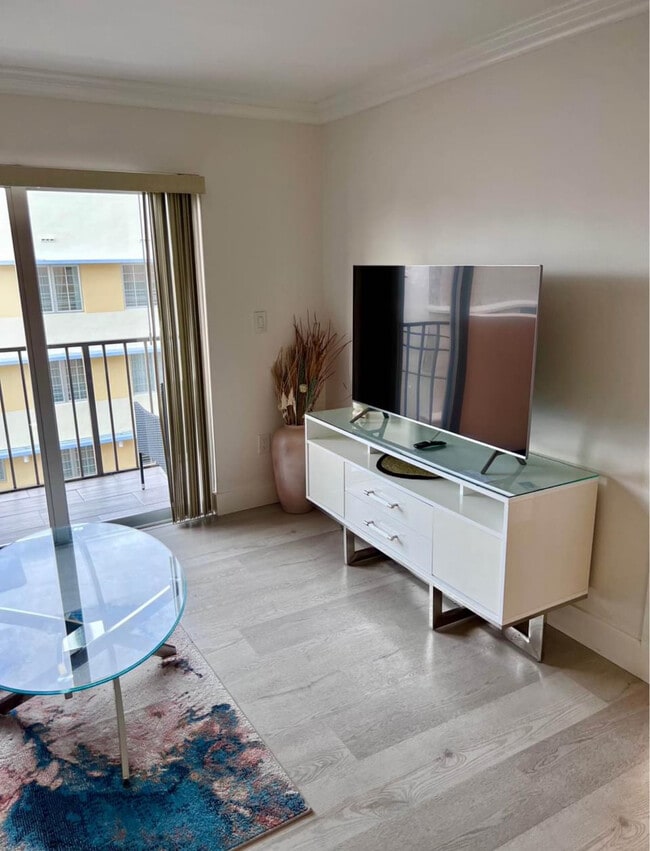 Photo - 1150 Collins Ave Unidad 402