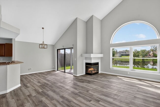 Photo - 250 Lakebreeze Cir