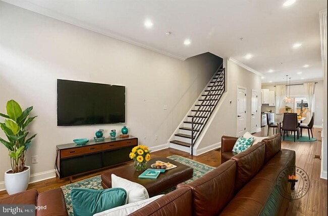 Photo - 719 E Thompson St