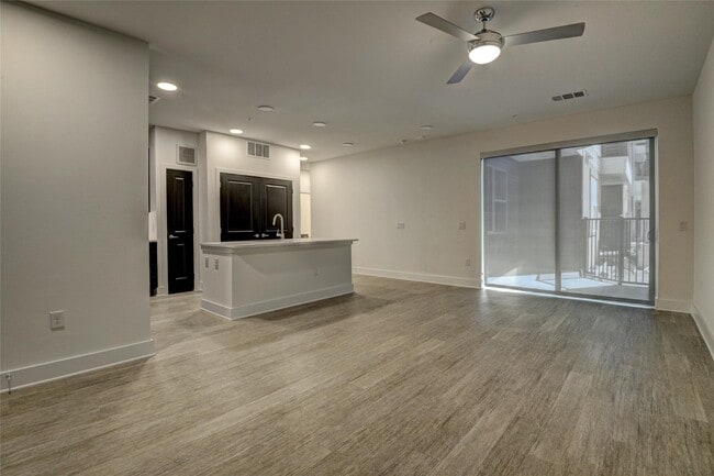 Photo - 6400 Washington St Unidad 323