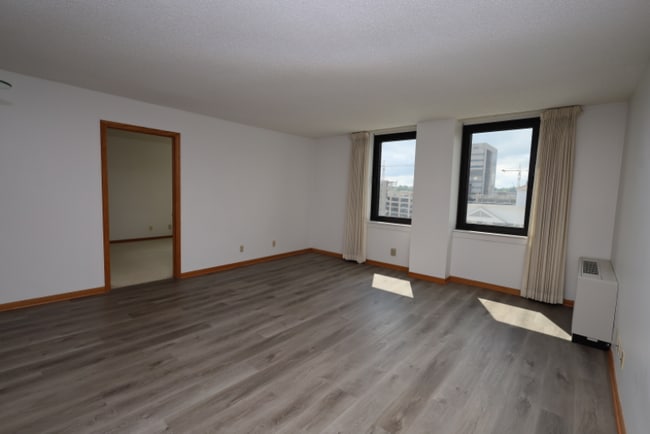 Photo - 220 Broadway Ave S Unidad 911