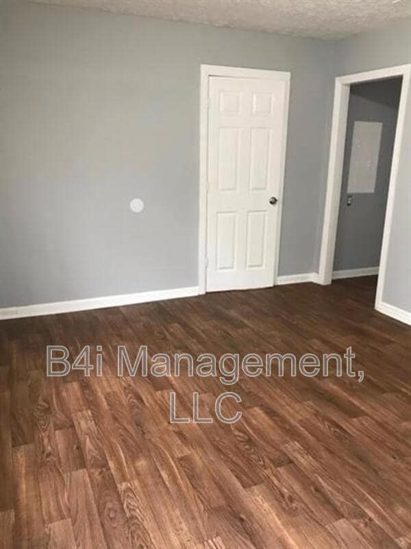 Photo - 4692 Beecher St