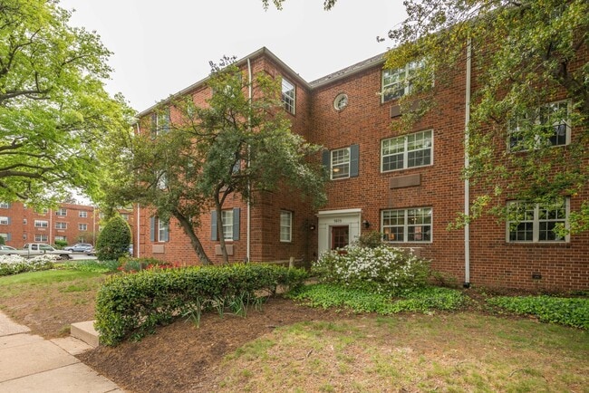 Entry - 1618 W Abingdon Dr Unit 103