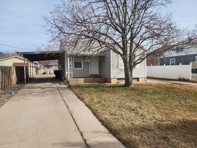 Photo - Close to schools and shopping