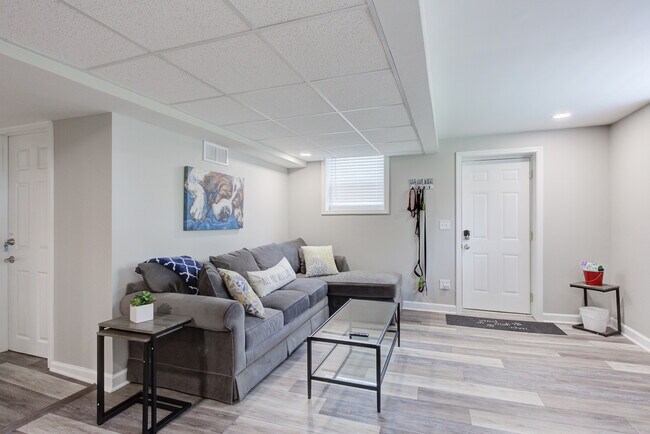 Entrance - Living room - 4340 Lake Laurel Dr SE Unit B