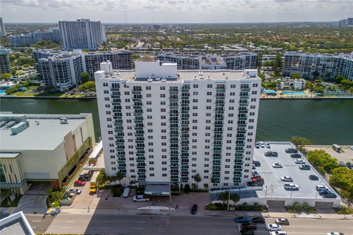 Photo - 3000 S Ocean Dr Rental