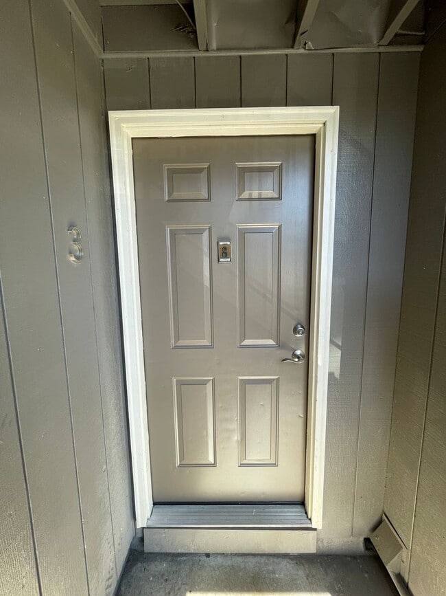GEAR UP FOR SUMMER WITH YOUR AC AND PATIO! - GEAR UP FOR SUMMER WITH YOUR AC AND PATIO! Apartment Unit 336-3
